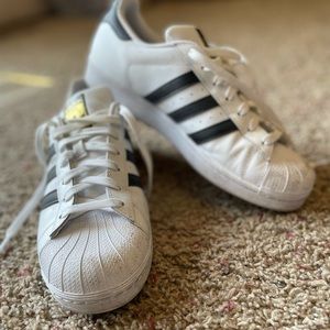 Women’s Adidas superstars